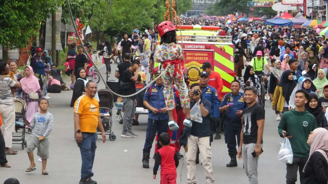 Damkarmat Meriahkan Car Free Day di Boulevard dengan Kegiatan Edukatif & Hiburan