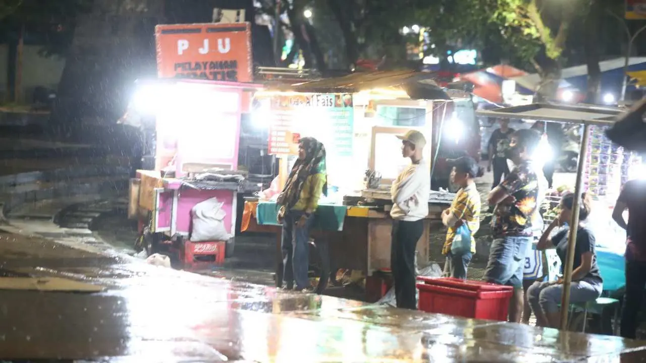Tersebar di 4 Titik, 120 Gerobak Pisang Epe Temani Masyarakat Nobar Indonesia vs Irak 2 Tersebar di 4 Titik, 120 Gerobak Pisang Epe Temani Masyarakat Nobar Indonesia vs Irak