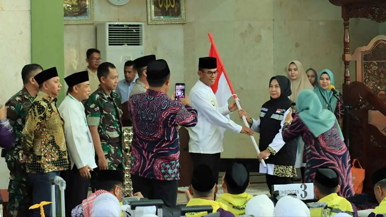 274 Jamaah Haji 1445 H Kloter 19 Dilepas Penjabat Bupati Takalar