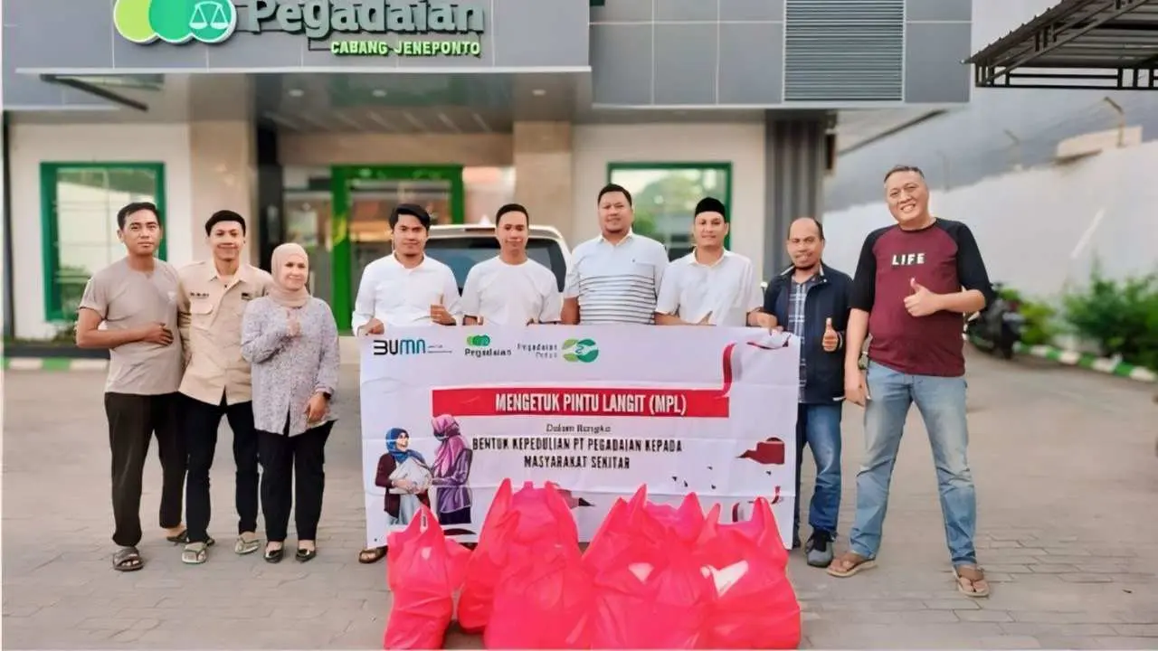 Pegadaian Makassar Berdayakan UMKM melalui Sedekah Jumat “Mengetuk Pintu Langit”