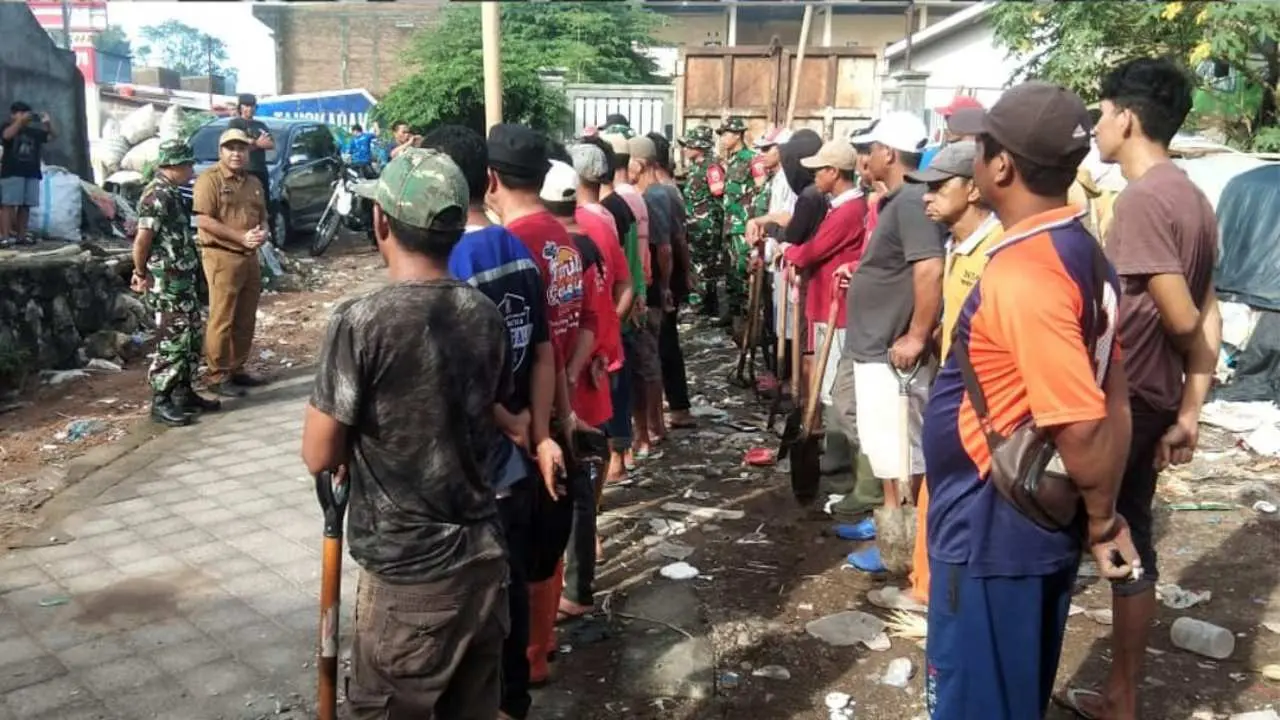 Koramil Manggala Panakkukang Gelar Karya Bakti di Kelurahan Biring Romang