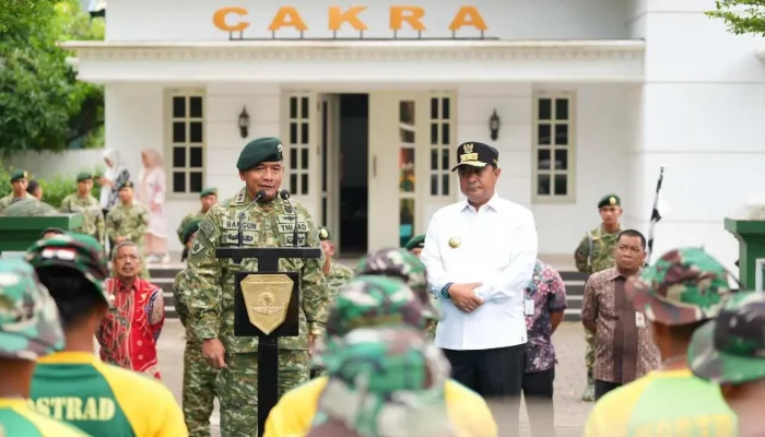 Pj Gubernur Sulsel & Pangdiv 3 Kostrad Lepas 10 Truk Bantuan untuk Korban Banjir di Luwu
