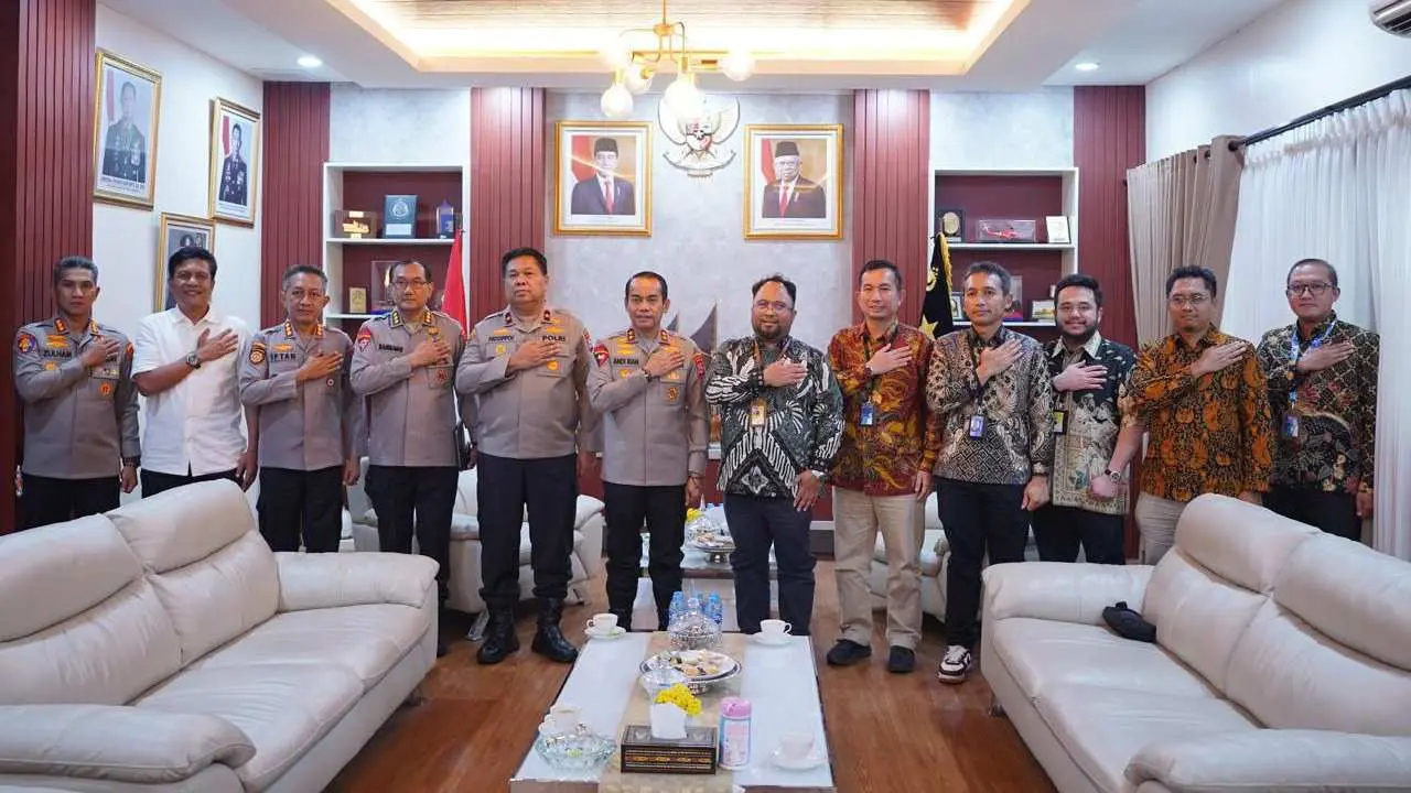 Audiensi dengan Polda Sulsel, Pertamina Jalin Sinergi & Kolaborasi Distribusi BBM-LPG 2 Audiensi dengan Polda Sulsel, Pertamina Jalin Sinergi & Kolaborasi Distribusi BBM-LPG