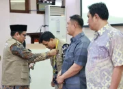 Pemkot Makassar Melepas 100 Orang Tim Pemeriksaan Kesehatan Hewan Kurban 1445 H