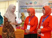 Ninuk Zudan Kunjungi Sekolah Lansia Ininnawa Binaan TP PKK Sulsel