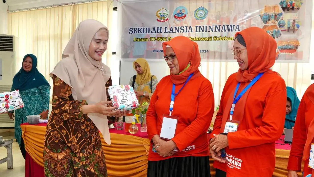 Ninuk Zudan Kunjungi Sekolah Lansia Ininnawa Binaan TP PKK Sulsel