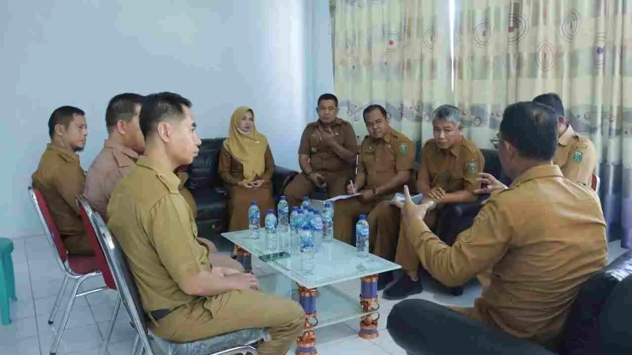 Pastikan Harga Stabil, Pj Bupati Setiawan Pimpin Rapat Intern di Dinas Perdagangan Takalar 2 Pastikan Harga Stabil, Pj Bupati Setiawan Pimpin Rapat Intern di Dinas Perdagangan Takalar