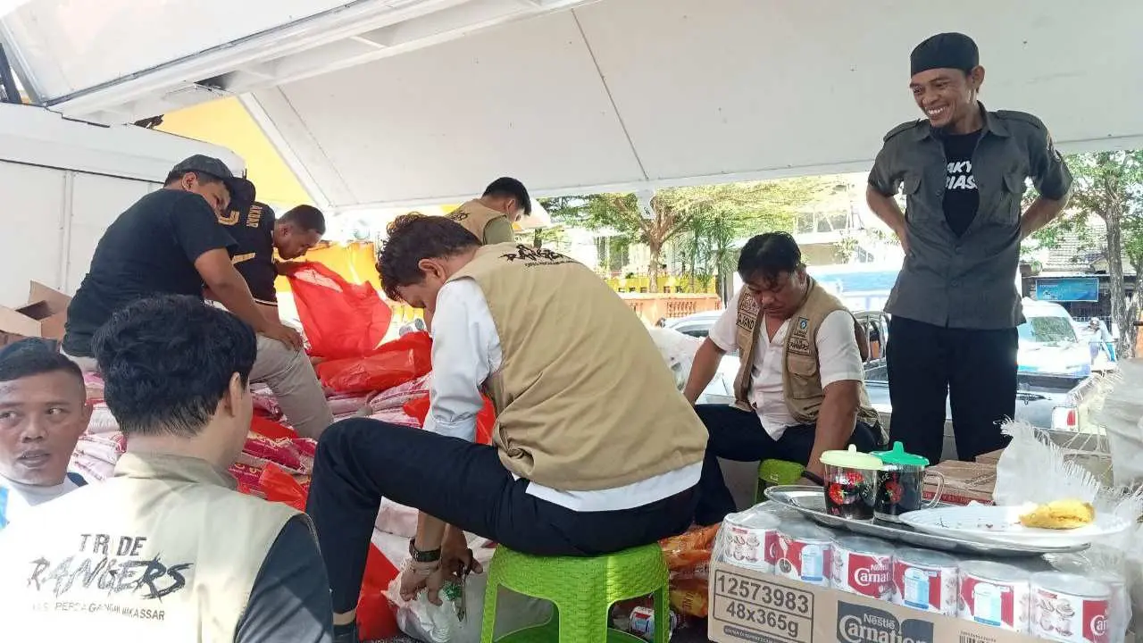 Gelar Pasar Murah Jelang Hari Raya Iduladha, Disdag Makassar Siapakan 1.500 Paket dengan Harga Rp65.000 3 Gelar Pasar Murah Jelang Hari Raya Iduladha, Disdag Makassar Siapakan 1.500 Paket dengan Harga Rp65.000