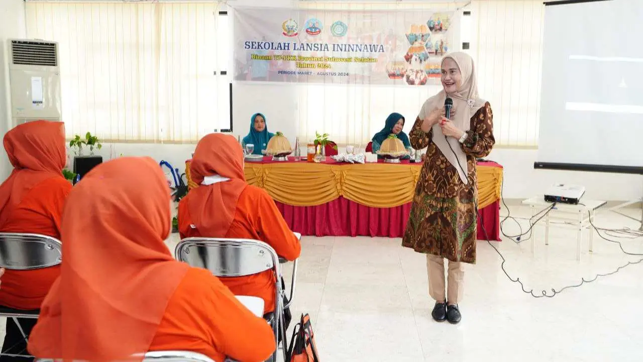 Ninuk Zudan Kunjungi Sekolah Lansia Ininnawa Binaan TP PKK Sulsel 3 Ninuk Zudan Kunjungi Sekolah Lansia Ininnawa Binaan TP PKK Sulsel