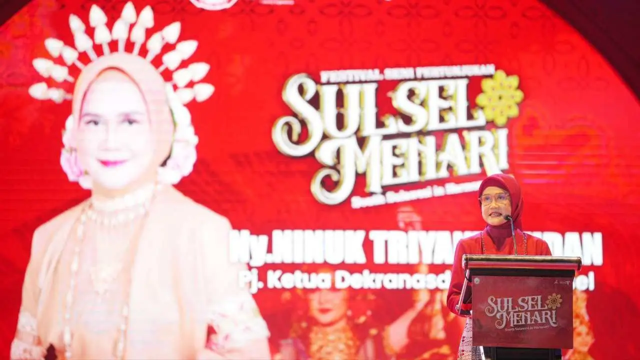 Anak-Anak Down Syndrom Ikut Serta Fashion Show di Festival Sulsel Menari, Pj Ketua TP PKK Apresiasi 2 Anak-Anak Down Syndrom Ikut Serta Fashion Show di Festival Sulsel Menari, Pj Ketua TP PKK Apresiasi