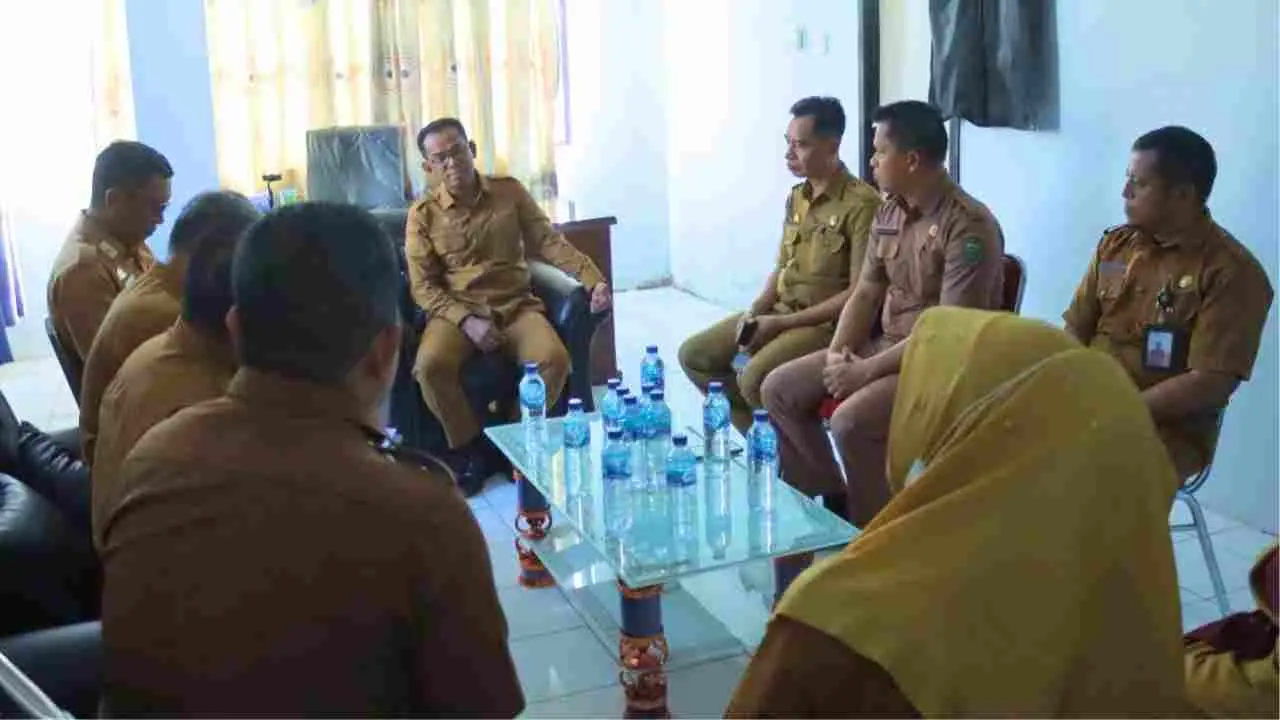 Pastikan Harga Stabil, Pj Bupati Setiawan Pimpin Rapat Intern di Dinas Perdagangan Takalar