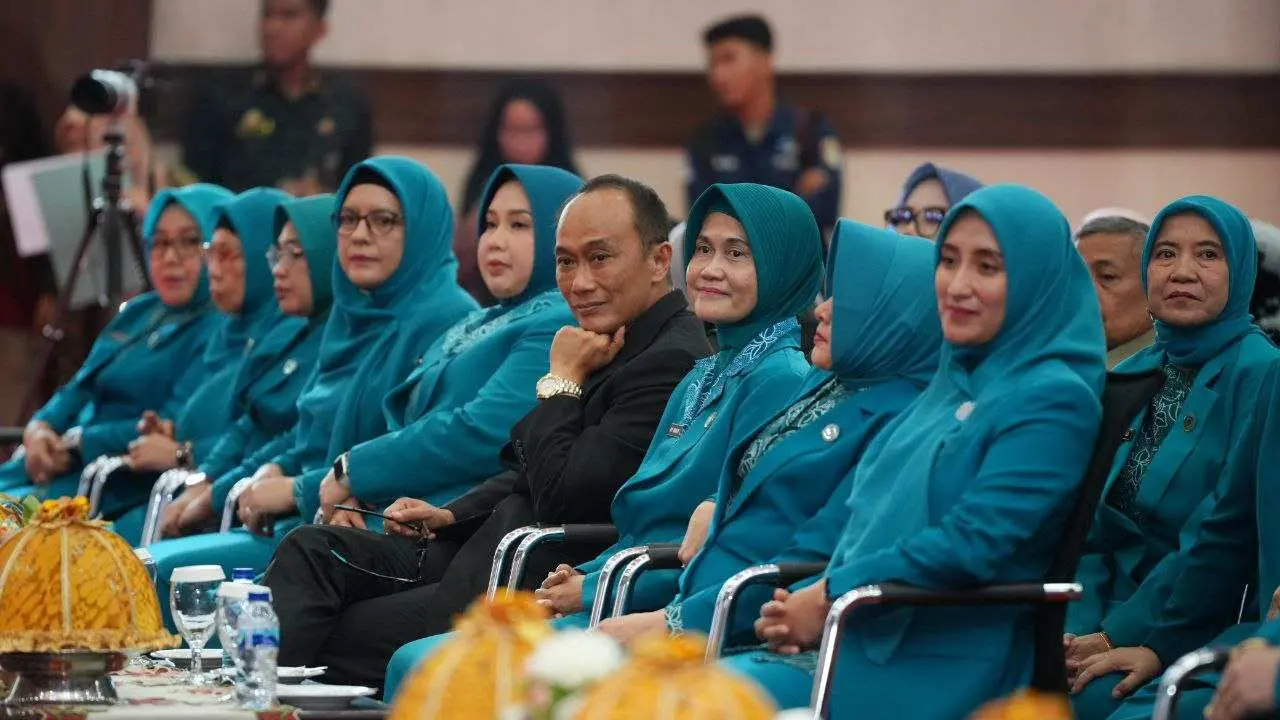 Kukuhkan Pj Ketua TP PKK Ninuk Triyanti, Pj Gub Prof Zudan Ajak Wujudkan Masyarakat yang Bahagia & Sejahtera