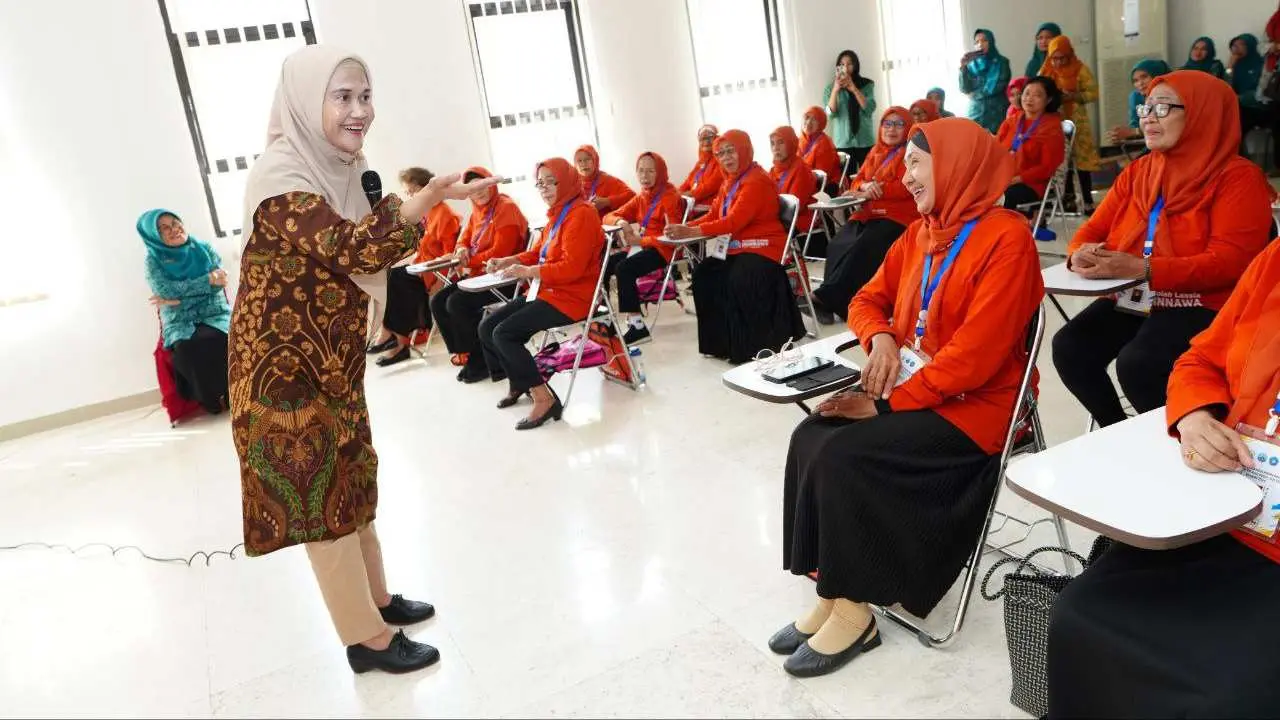 Ninuk Zudan Kunjungi Sekolah Lansia Ininnawa Binaan TP PKK Sulsel