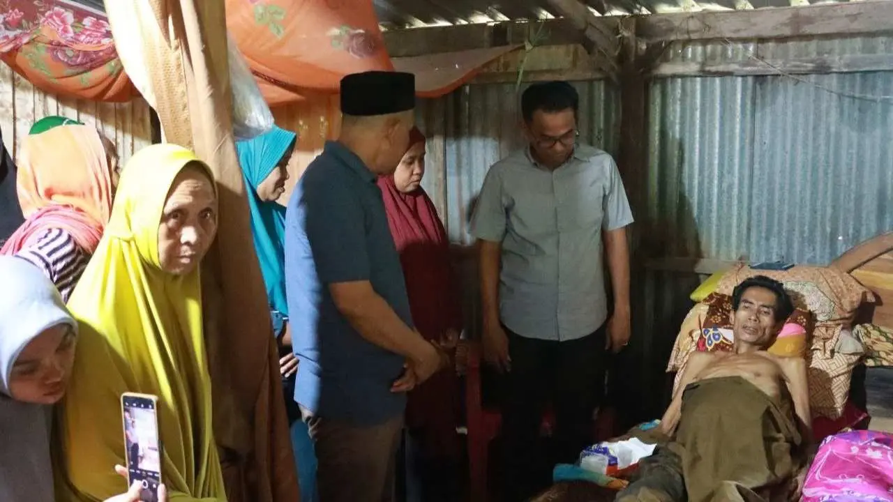 Peduli Sesama, Pj Bupati Takalar Kunjungi Warga Penderita Penyakit Lever dan Pembengkakan Hati