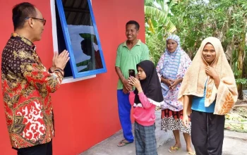 Dinsos Gerak Cepat Bedah Rumah Warga Miskin di Makassar, Pj Gubernur Prof Zudan Hadir Langsung Serahkan Kunci 8 Dinsos Gerak Cepat Bedah Rumah Warga Miskin di Makassar, Pj Gubernur Prof Zudan Hadir Langsung Serahkan Kunci