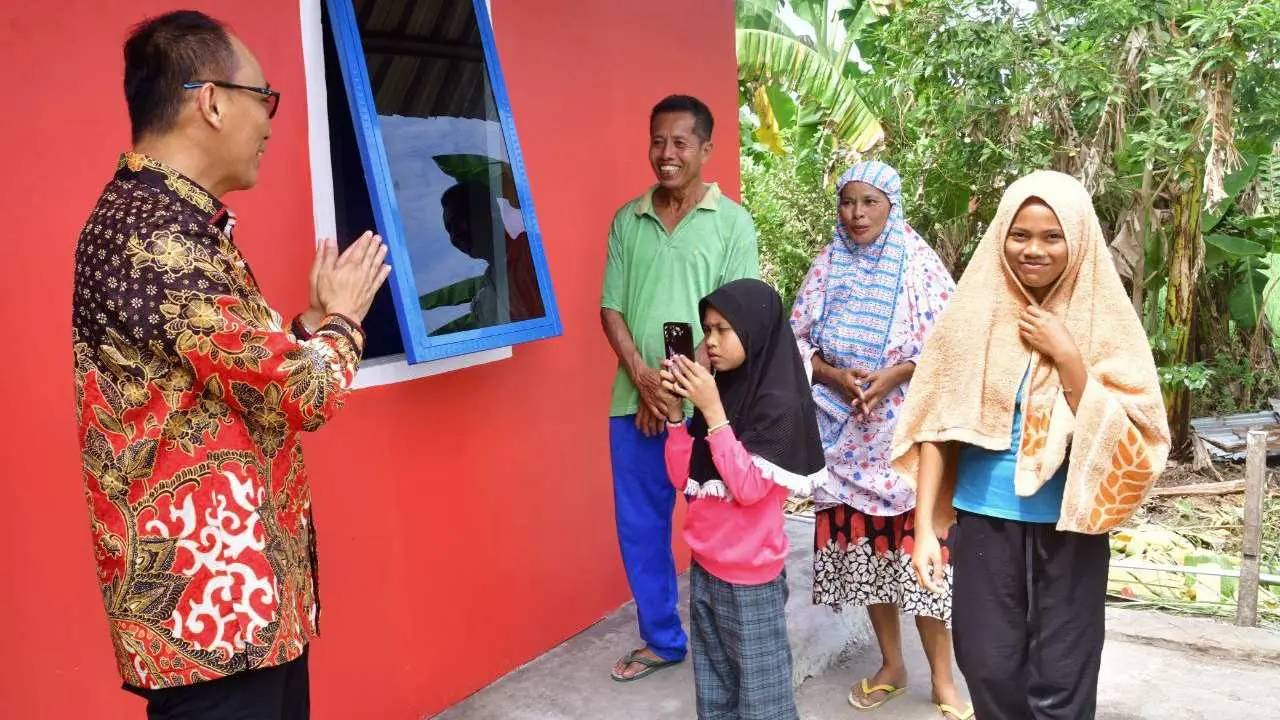 Dinsos Gerak Cepat Bedah Rumah Warga Miskin di Makassar, Pj Gubernur Prof Zudan Hadir Langsung Serahkan Kunci