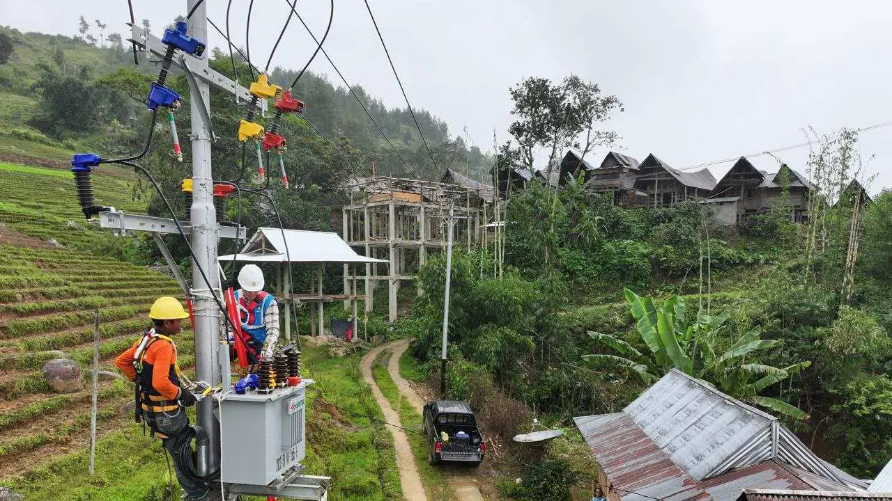 3.928 KK Warga Desa di Kecamatan Mappak dan Simbuang, Tator Akhirnya Bisa Nikmati Listrik PLN 24 Jam