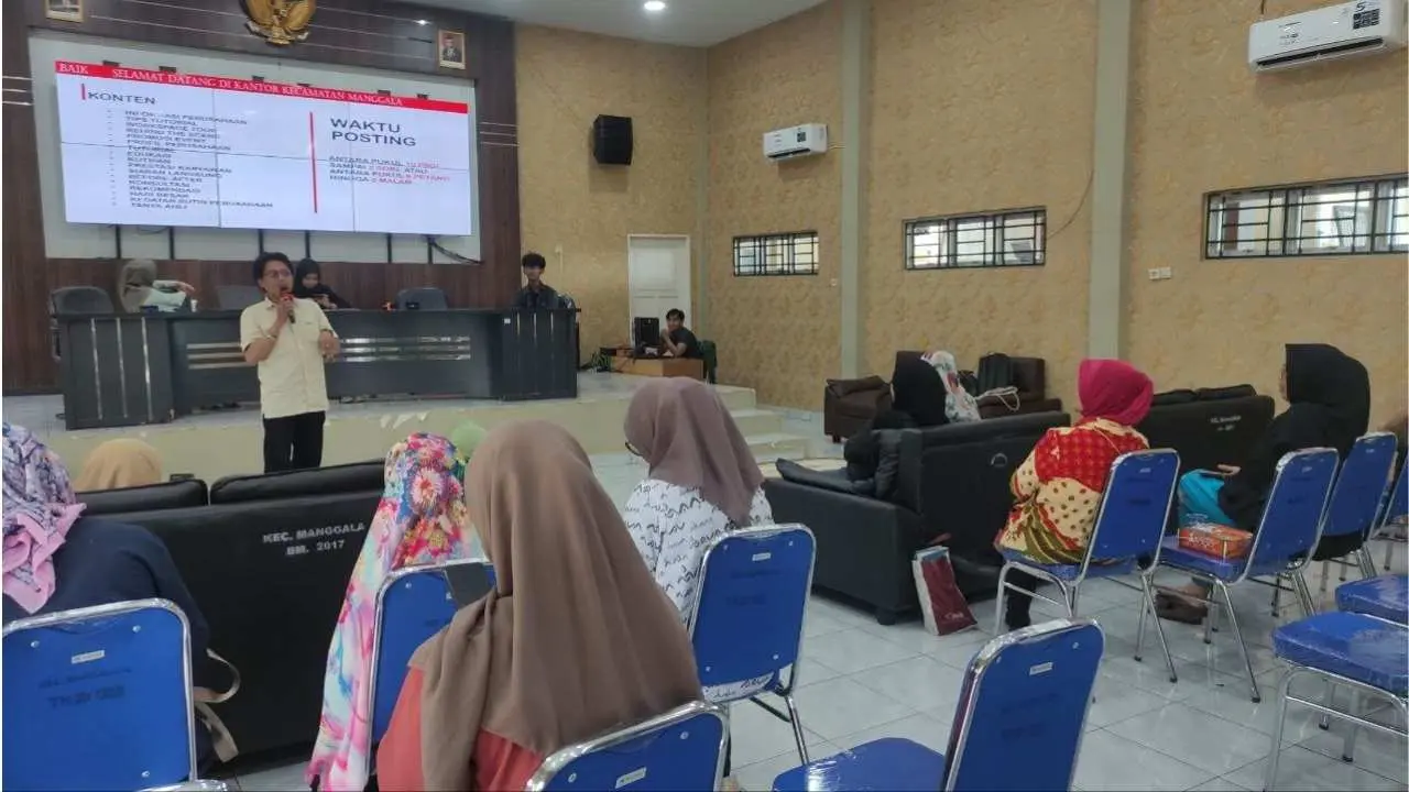 Puluhan Anggota Komunitas Informasi Masyarakat Kelurahan Manggala Belajar Jadi Konten Kreator