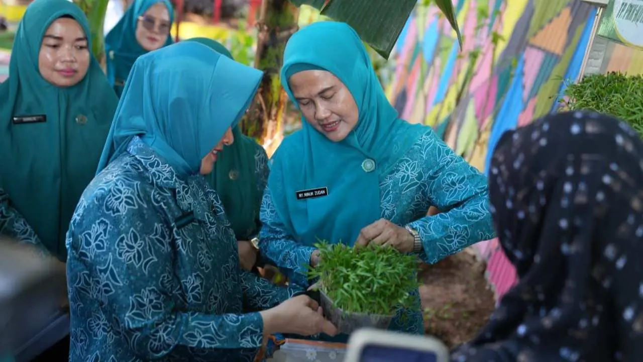 Pj Ketua TP PKK Ninuk Triyanti Zudan Apresiasi Inovasi Kelurahan Manggala