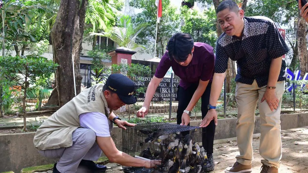 Inspiratif, Penjabat Gubernur Prof Zudan Lepas Liarkan 80 Burung ke Alam Bebas
