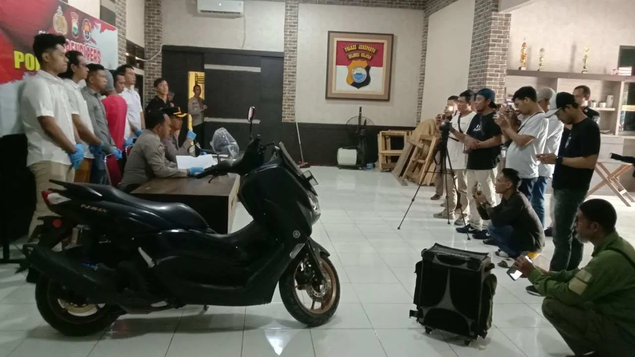 Polres Jeneponto Ungkap Kasus Pembuat Laporan Palsu Dibegal: Kejadian Hanya Alibi, Cerita Sengaja Dikarang Tersangka 3 Polres Jeneponto Ungkap Kasus Pembuat Laporan Palsu Dibegal: Kejadian Hanya Alibi dan Cerita Sengaja Dikarang Tersangka