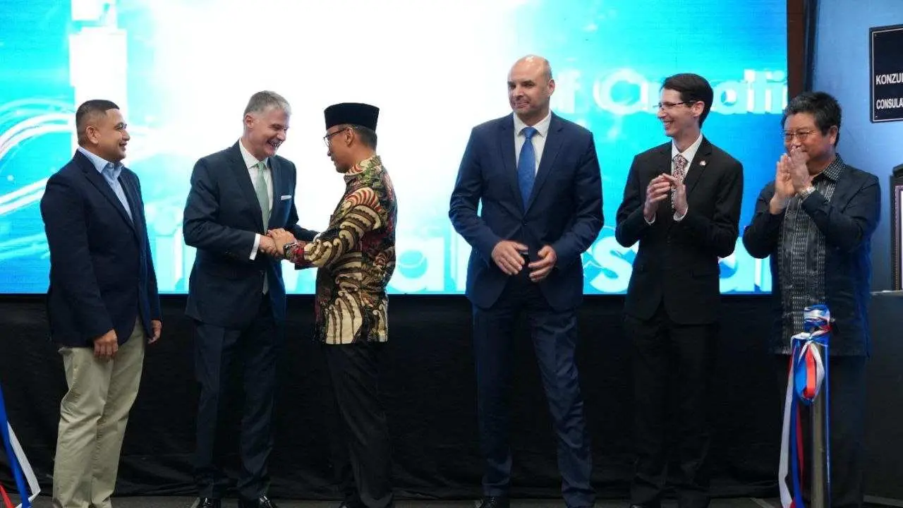 Prof Zudan Resmikan Kantor Konsulat Kroasia di Makassar 3 Prof Zudan Resmikan Kantor Konsulat Kroasia di Makassar