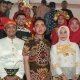 Wapres Terpilih 2024, Gibran Turut Foto Bersama Peserta Karnaval Kota Makassar
