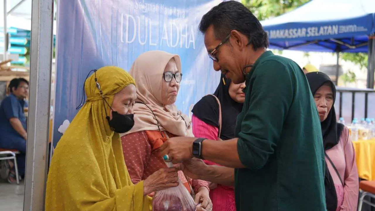 Iduladha 1445H: PLN UID Sulselrabar Bagikan 5 Ton Daging Hasil 74 Ekor Hewan Kurban