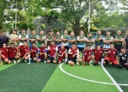 Pj Gubernur Sulsel Bersama Kadispora Diskusi Santai dan Main Bola dengan PNSSI FC