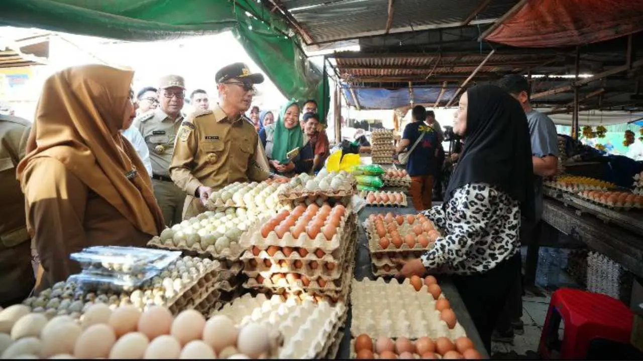 Pj Gubernur Prof Zudan Kunjungi 2 Pasar Tradisional, Pastikan Harga Bahan Pokok Stabil jelang Iduladha
