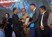 Momentum HUT Bhayangkara, Adnan Terima Penghargaan dari Polda Sulsel