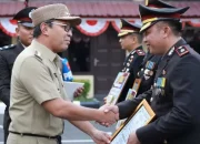 Wali Kota Danny Terima Penghargaan pada Hari Bhayangkara di Mapolda Sulsel
