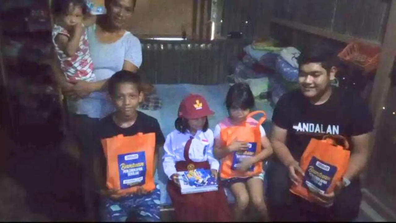 Andalan Sulsel Peduli dan AAS Community Berbagi Paket Perlengkapan Sekolah untuk Anak Yatim-Piatu & Dhuafa di Gowa