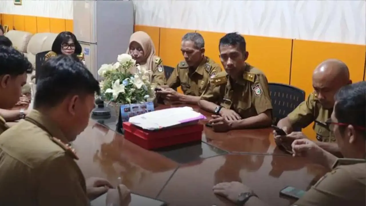 Camat Mariso Lakukan Evaluasi Program Kerja Melalui Rapat Koordinasi Rutin