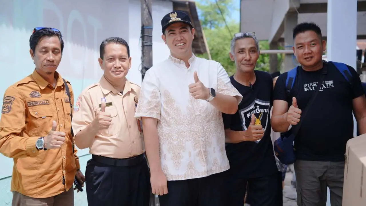 Bupati Pangkep Saksikan Langsung Pemasangan Perdana Super Sun PLN di Pulau Polewali