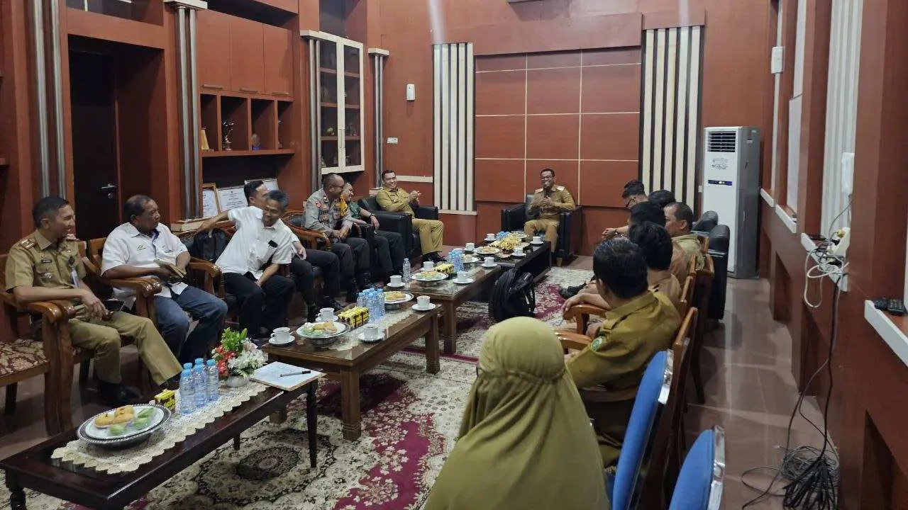 Pj Bupati Setiawan Pimpin Rakor Terkait Lahan Pabrik Gula Takalar 2 Pj Bupati Setiawan Pimpin Rakor Terkait Lahan Pabrik Gula Takalar