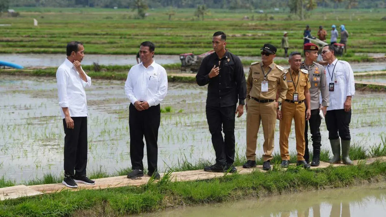 Presiden Jokowi & Pj Gub Prof Zudan Kunjungi Bantaeng Tinjau Potensi Peningkatan Produksi Pertanian dari Bantuan Pompa Air