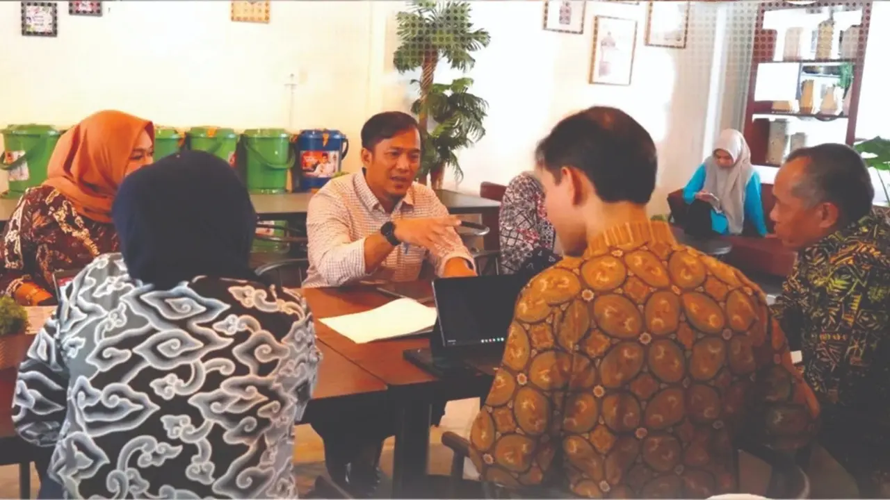 KadiskopUKM Makassar Dampingi Walikota Terima Kunjungan Dirjen IKP Kemenkominfo RI 2 KadiskopUKM Makassar Dampingi Walikota Terima Kunjungan Dirjen IKP Kemenkominfo RI
