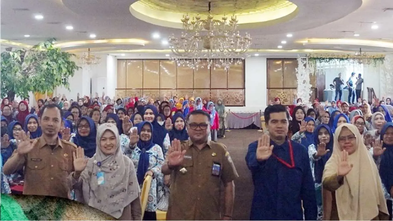 Plt Kadis PPKB Kota Makassar Buka Pelatihan Aplikasi "Sikede" 2 Plt Kadis PPKB Kota Makassar Buka Pelatihan Aplikasi Sikede