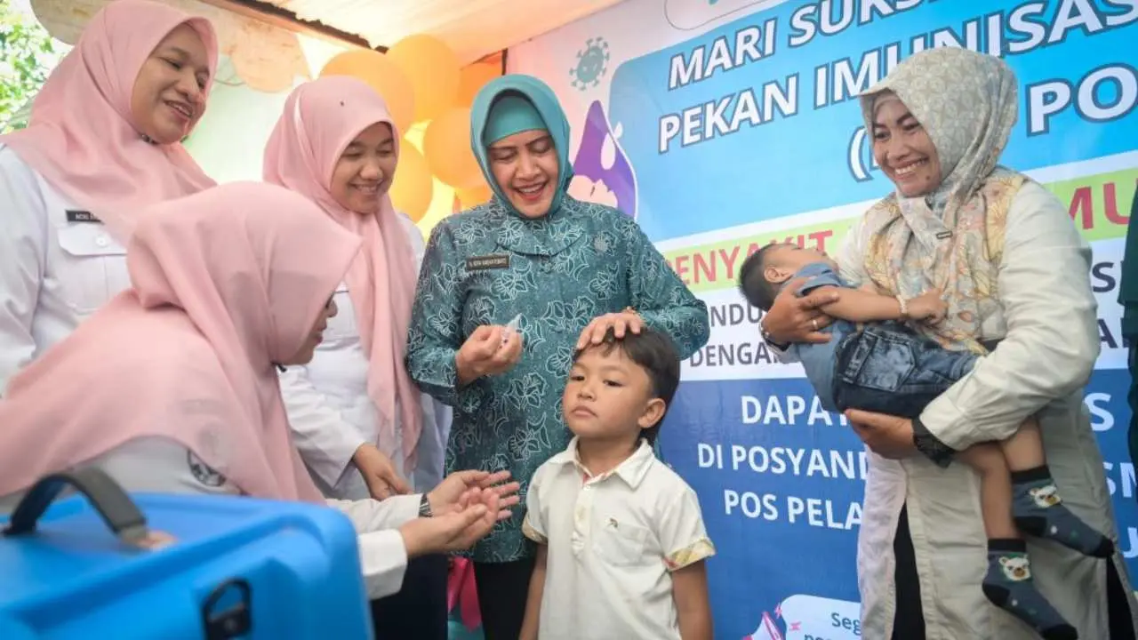 Kadinkes Dampingi Ketua TP PKK Makassar Resmikan Dimulainya PIN di Makassar