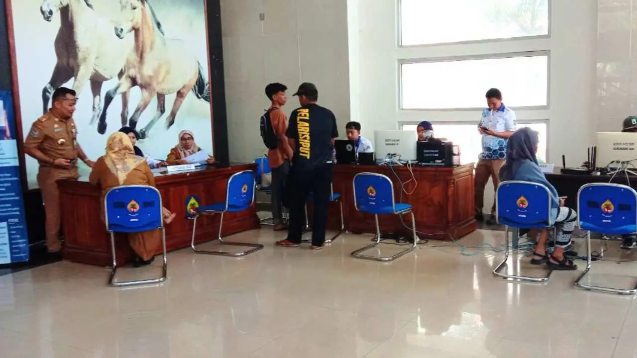 Disdukcapil Sajikan Perekaman dan Cetak KTP Saat Baksos Kapolda Sulsel di Jeneponto