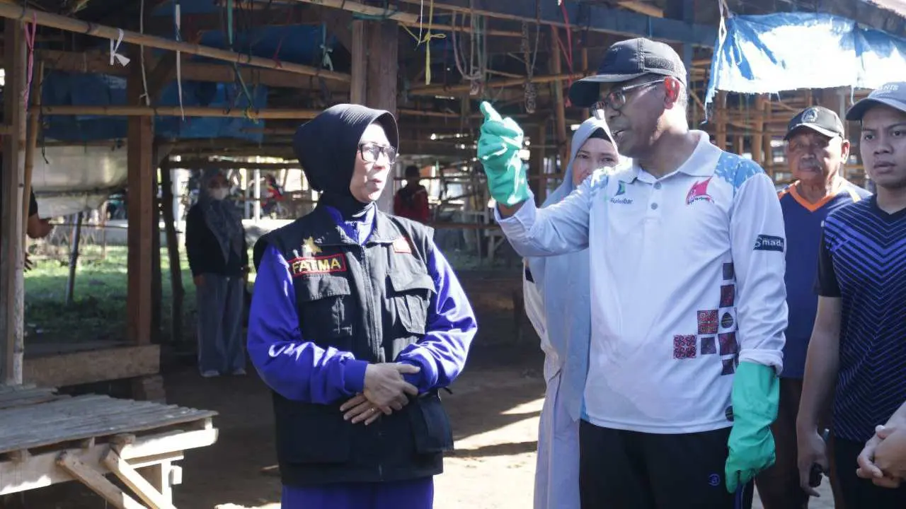 Wujudkan Kabupaten Kota Sehat, Pj Bupati Pimpin Kerja Bakti Pembersihan Pasar di Takalar