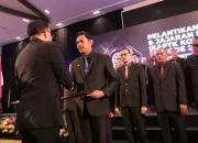 Kepala Bapenda Firman Pagarra Resmi Dikukuhkan Sebagai Ketua IKAPTK Makassar Periode 2024-2029