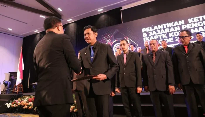 Kepala Bapenda Firman Pagarra Resmi Dikukuhkan Sebagai Ketua IKAPTK Makassar Periode 2024-2029