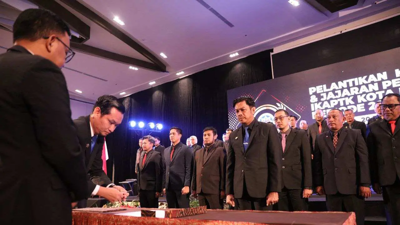 Kepala Bapenda Firman Pagarra Resmi Dikukuhkan Sebagai Ketua IKAPTK Makassar Periode 2024-2029 2 Kepala Bapenda Firman Pagarra Resmi Dikukuhkan Sebagai Ketua IKAPTK Makassar Periode 2024-2029