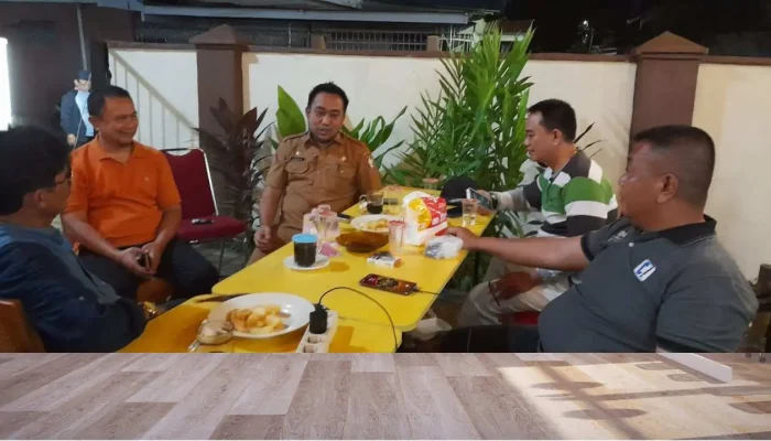 Kepala BPM ikut nonton Bareng di Sekertariat FKPM Manggala