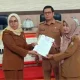 Camat Mariso Terima Penyerahan Data Verval dari UPTD KB