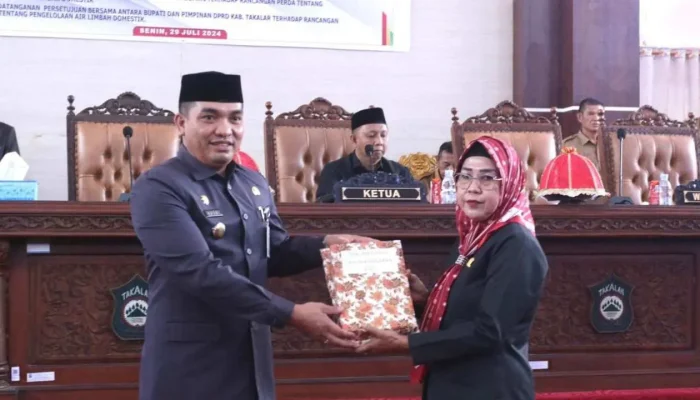 Sekretaris Daerah Serahkan Rancangan KUA-PPAS 2025 Kepada DPRD Takalar