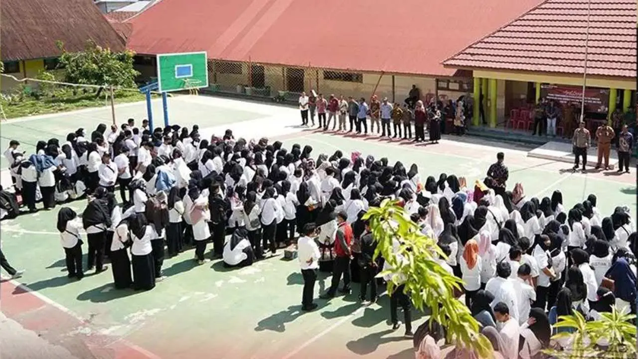 Hadiri Apel Siaga Pantarlih, Camat Emil Berharap Semua Unsur Dapat Bekerjasama 2 Hadiri Apel Siaga Pantarlih, Camat Emil Berharap Semua Unsur Dapat Bekerjasama