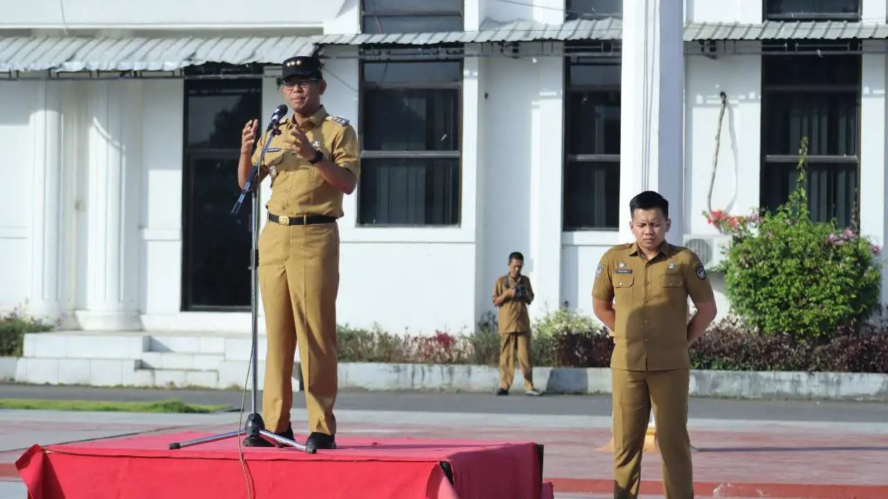 Pimpin Apel Gabungan Seluruh OPD, Pj Bupati Imbau Lakukan Riview Pekerjaan setiap Bulan 2 Pimpin Apel Gabungan Seluruh OPD, Pj Bupati Imbau Lakukan Riview Pekerjaan setiap Bulan